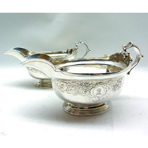 Pair of George II silver sauceboats by Peze Pilleau, London 1732,